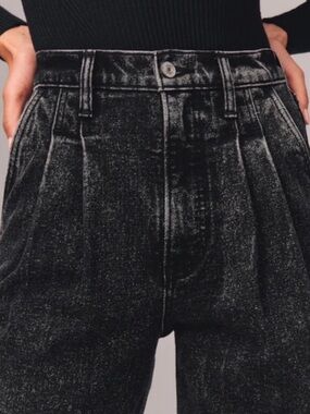 Abercrombie and Fitch 80s Mom Jean Ultra High Rise